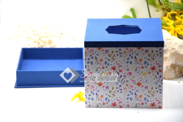 Taschentuchbox quadratisch ca. 13,7x13,7x12,7 cm | floral | königsblau | Art. Nr. 97040501